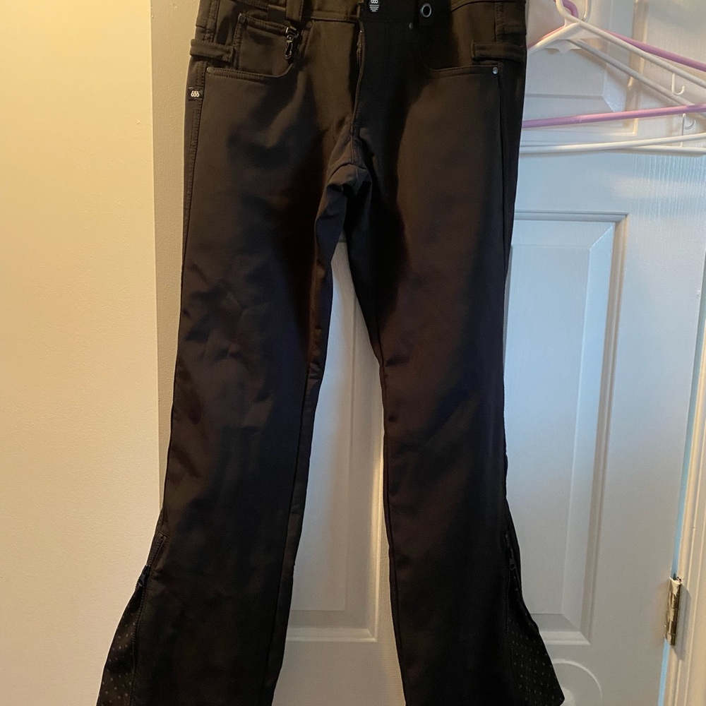 686 women’s snowboarding/ski pants black size xs.